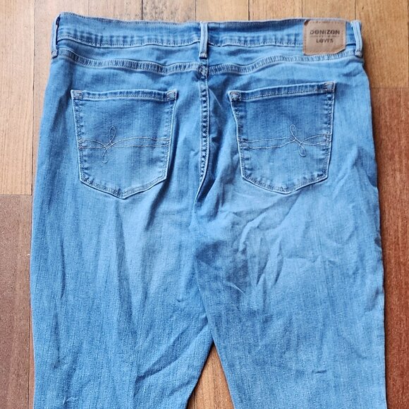 Denizen from Levi's Light Wash High-Rise Straight Jeans Size W32 L28 14 Short - Picture 10 of 15